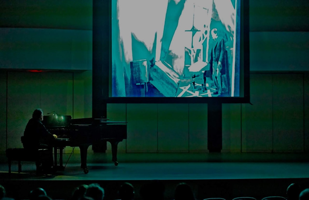 Stummfilmpianist Gerhard Gruber bei der Aufführung in der York University Toronto