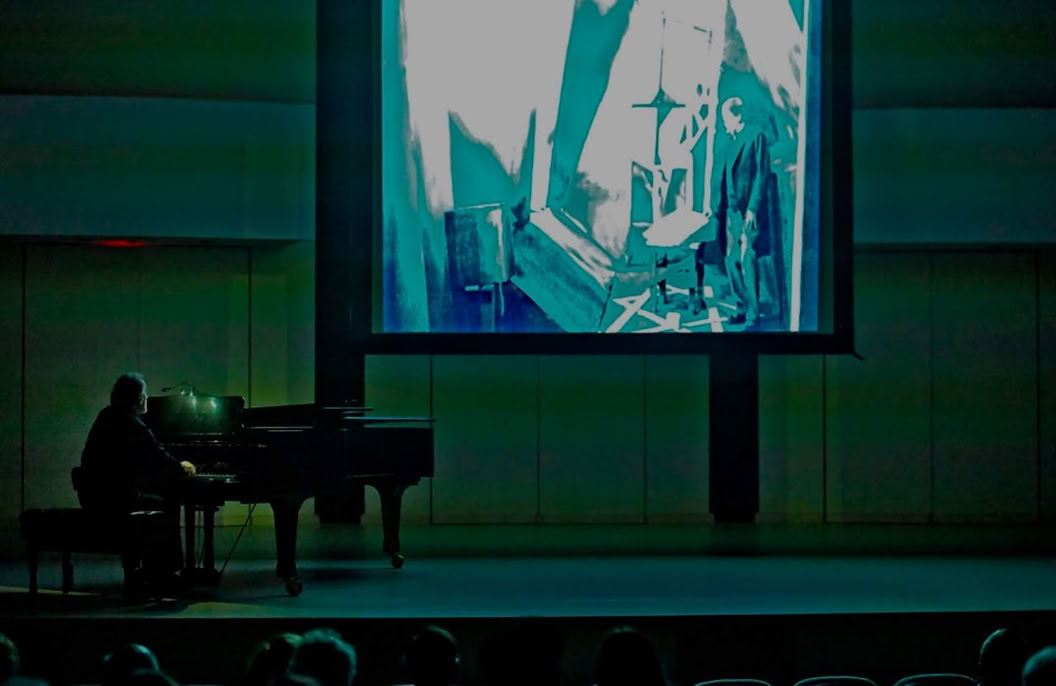 Stummfilmpianist Gerhard Gruber bei der Aufführung in der York University Toronto