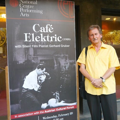 Gerhard Gruber in Mumbai performing "Cafe Elektric"