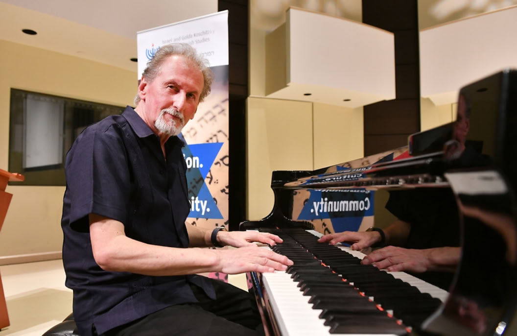 Stummfilmpianist Gerhard Gruber in Toronto Kanada
