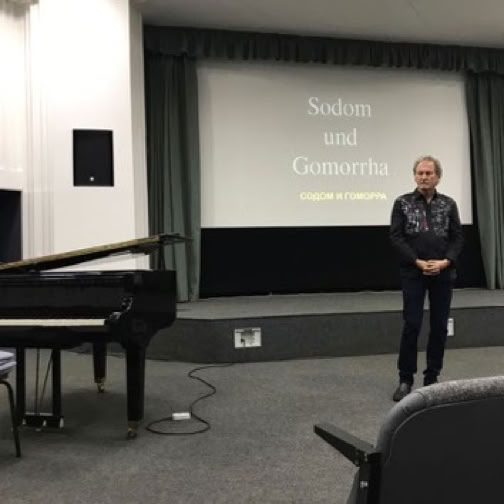 Gerhard Gruber spielt Stummfilme  in Krasnoyarsk Sibirien