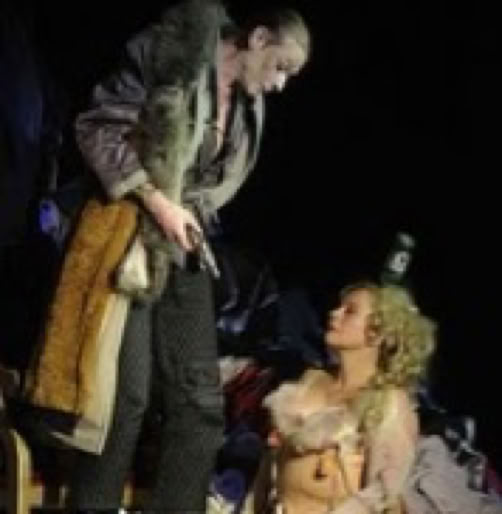 im Stück "Bettleroper", Regie: Susanne Lietzow